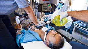 إرسال الرسومات الحيوية لمخطط القلب الكهربائي (ECG) مباشرة إلى قسم الطوارئ في المستشفى
