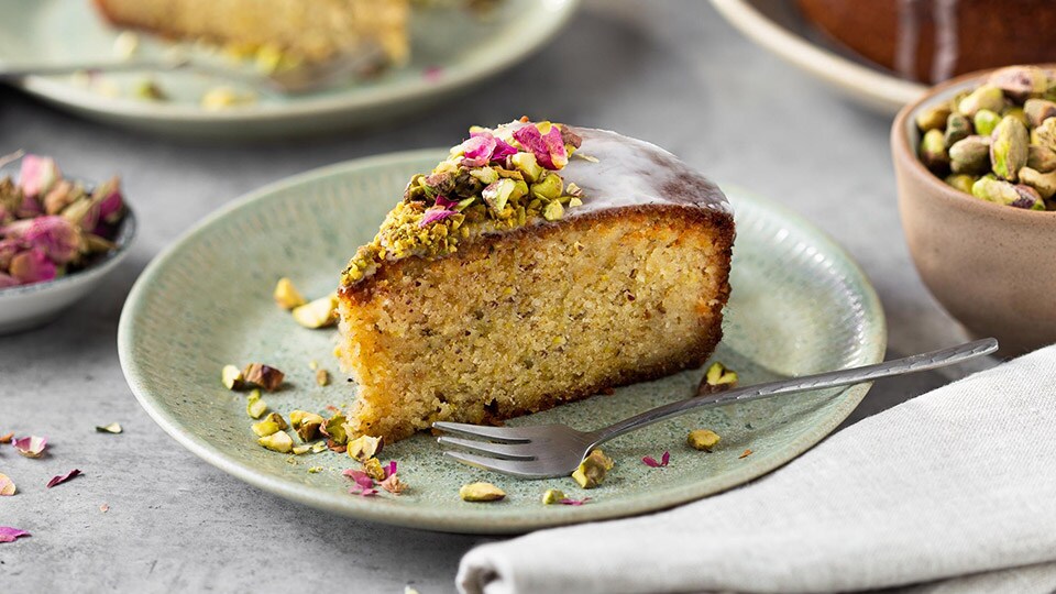 Semolina cake with pistachios