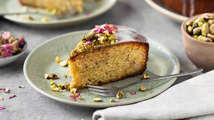 Semolina cake with pistachios