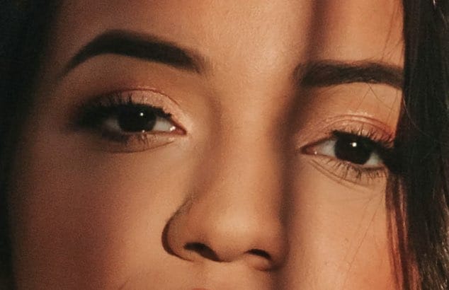 Brow shapes: tapered eyebrows