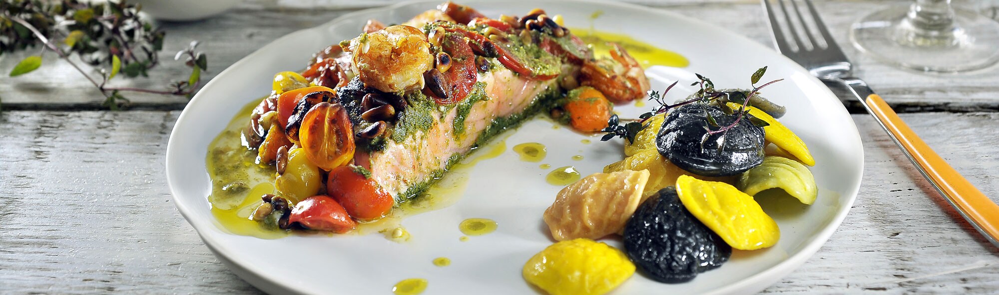 Salmon with pesto and roasted tomatoes